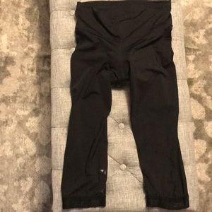 2xu Women’s Cycle mid rise Capri, size small